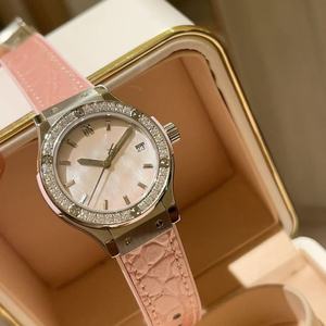 Diseños de marcas juveniles Relojes de mujer lujosos y de moda con correas rosas de moda personalizadas, un superventas transfronterizo - Product Image 1