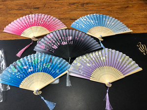 Abanico Plegable Portátil de Bambú Estilo Retro Vintage Japonés para Mujer, Diseño de Ondas - Product Image 5