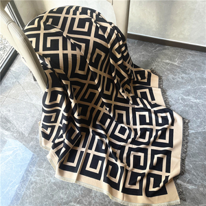 Carré Pashmina Écharpes pour <span class=keywords><strong>Femmes</strong></span> Élégant Mode Épais Hiver Chaud Canapé Couverture Châles Wrap En Gros <span class=keywords><strong>Labyrinthe</strong></span> Conception 130*130cm - Product Image 4