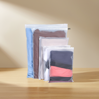 Emballage personnalisé de vêtements PE Bagsziplock sacs en plastique PE-BD zip-lock givré cosmétique clair logo pour vêtements