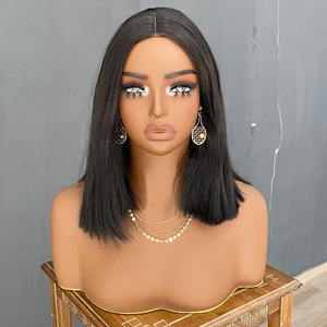 Cabeza de maniquí femenino al por mayor con hombros y maquillaje - Product Image 3