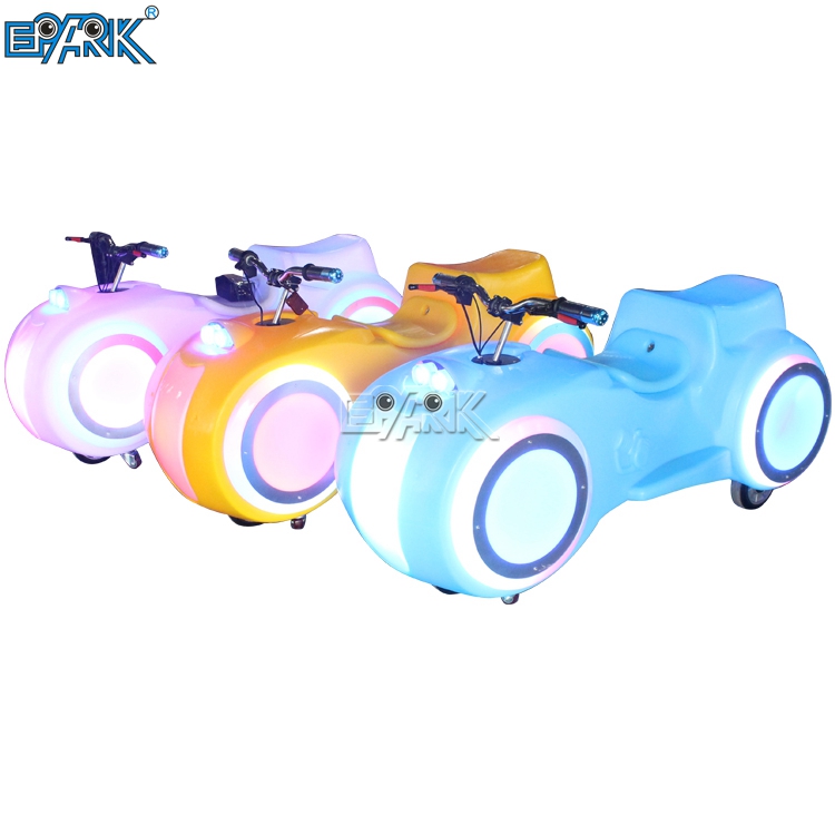 Ездить на мотоцикле Prince в парке развлечений