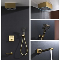 Ensemble de douche mural dissimulé en or brossé avec mitigeur chaud/froid intégré et pommeau de douche carré encastré au plafond
