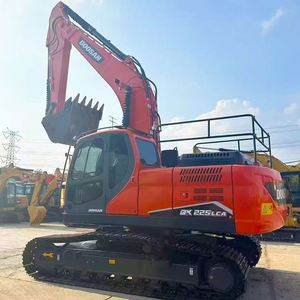 Excavadora de cadenas Doosan 225 de alta calidad en venta, DX225 usada de 25 toneladas DX225LC-7 con pocas horas de trabajo. - Product Image 1