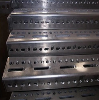Acier perforé à angle égal de 40*40 mm pour l'assemblage sur site de rayonnages d'entrepôt de taille moyenne et petite