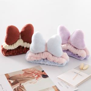 ربطة شعر مرنة من الفانيلا المخملية بألوان متباينة وتصميم فيونكة لطيف - معتمدة من Oeko-Tex، إكسسوار شعر للتجميل والاستحمام - Product Image 3