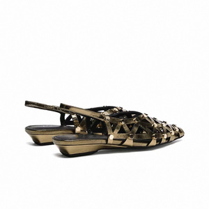 Sandalias de verano para mujer, nuevo estilo, zapatos de cuero con tachuelas, zapatos dorados para mujer, zapatos plateados para dama, tacón <span class=keywords><strong>bajo</strong></span> - Product Image 1