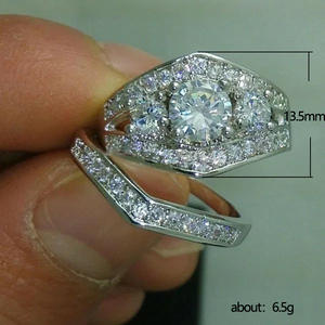 Anello da Donna F980 in Oro Bianco con Diamante Taglio Brillante Rotondo Colore D Naturale, Gioiello di Fidanzamento con Diamanti Laterali - Product Image 4