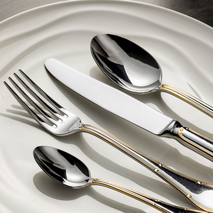 Cubiertos de Acero Inoxidable Dorado de Lujo con Logotipo Personalizado, Estilo Palacio Retro, para Catering, Cuchillos y Tenedores Europeos Tallados - Product Image 3