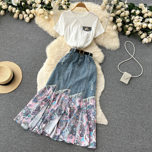 Conjunto de Dos Piezas a la Moda: <span class=keywords><strong>Falda</strong></span> <span class=keywords><strong>Vaquera</strong></span> <span class=keywords><strong>con</strong></span> Diseño Chic y Costuras Personalizadas y <span class=keywords><strong>Camiseta</strong></span> Blanca de Manga Corta - Product Image 2