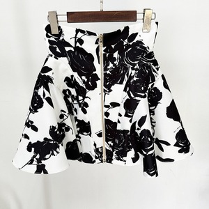 Conjunto de 2 Piezas de <span class=keywords><strong>Falda</strong></span> Mini <span class=keywords><strong>con</strong></span> Estampado Floral y Blusa <span class=keywords><strong>Blanca</strong></span> <span class=keywords><strong>con</strong></span> Botones de Flores Exquisitos, Diseño Europeo para Mujer - Product Image 3