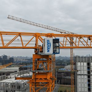 Grue à tour à plateau plat DAHAN QTZ500(8530) de haute qualité, 25 tonnes, avec moteur, portée 85 m, hauteur maximale 350 m, 500 t.m, neuve - Product Image 4