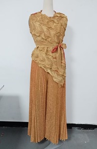 Nouvel ensemble plissé Miyake grande taille pour soirée, haut sans manches + pantalon large, vêtements occidentaux pour femmes, vente en gros - Product Image 3