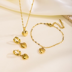 Conjunto de Joyería de Moda para Mujer con Collar, Pendientes y Pulsera con Colgante de Corazón de Amor, Bañado en Oro de 18K y Acero Inoxidable, Regalo de Joyería para Boda - Product Image 1