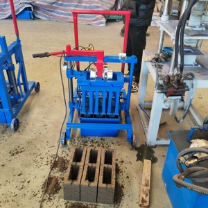 Machine mobile de fabrication de blocs QT2-45, machine de fabrication de blocs creux en cendres, machine de fabrication de blocs de béton <span class=keywords><strong>Hourdis</strong></span> - Product Image 2