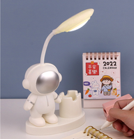 Vente chaude fournir articles dessin animé astronaute taille-crayon support USB charge protection des yeux Led lampe de table veilleuse