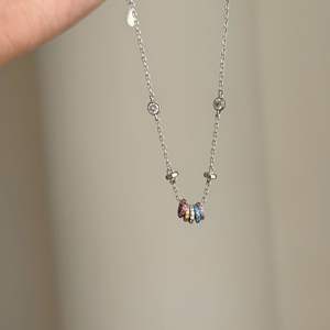 Collier de luxe Wenchi S925 en argent sterling haut de gamme avec pendentif double anneau et diamant coloré, modèle 23292 - Product Image 1