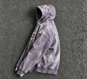 Sudadera con Capucha Oversize para Hombre, Morado con Efecto Degradado y Estampado Spray, Estilo Urbano, Algodón French Terry, Bolsillo Frontal con Logo - Product Image 2