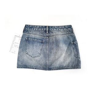 OEM vente en gros personnalisé été femmes jupe en jean en détresse ourlet effiloché mini jupe Streetwear délavé bleu jean jupe - Product Image 2