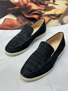 Mocasines de Piel de Cocodrilo 100% Auténtica en Color Negro |   Zapatillas sin cordones con acabado mate |   Zapatos Casuales para Hombre con Suela de Goma Resistente - Product Image 2