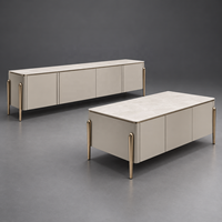 Ensemble de meuble TV et table basse WYRAX en deux pièces avec dessus aspect marbre blanc, coins arrondis, pieds dorés et rangement