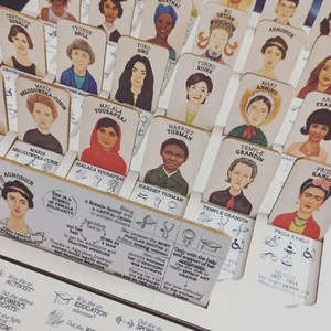 Corte láser personalizado Impresión UV <span class=keywords><strong>Juego</strong></span> <span class=keywords><strong>de</strong></span> mesa <span class=keywords><strong>de</strong></span> madera ¿Quién es?, ¿Quién soy? tableros <span class=keywords><strong>de</strong></span> <span class=keywords><strong>juego</strong></span> para regalos <span class=keywords><strong>de</strong></span> amigos - Product Image 2