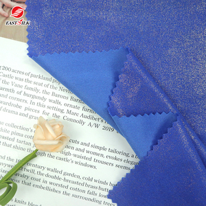 Tissu Usine <span class=keywords><strong>pas</strong></span> <span class=keywords><strong>cher</strong></span> 95% polyester 5% spandex teint uni poly mousse crêpe plongée feuille tissu <span class=keywords><strong>de</strong></span> noël pour femme robe - Product Image 3