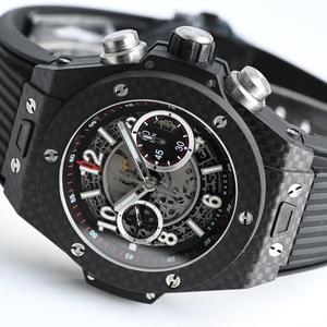 Montre mécanique sportive pour homme haute performance en fibre de carbone, avec bracelet durable et mouvement de précision - Product Image 2