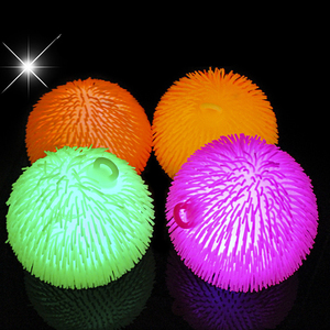 Balle gonflable géante personnalisée de 7 pouces en forme de boule poilue, fabriquée en caoutchouc et plastique durable avec LED lumineuses - Product Image 2