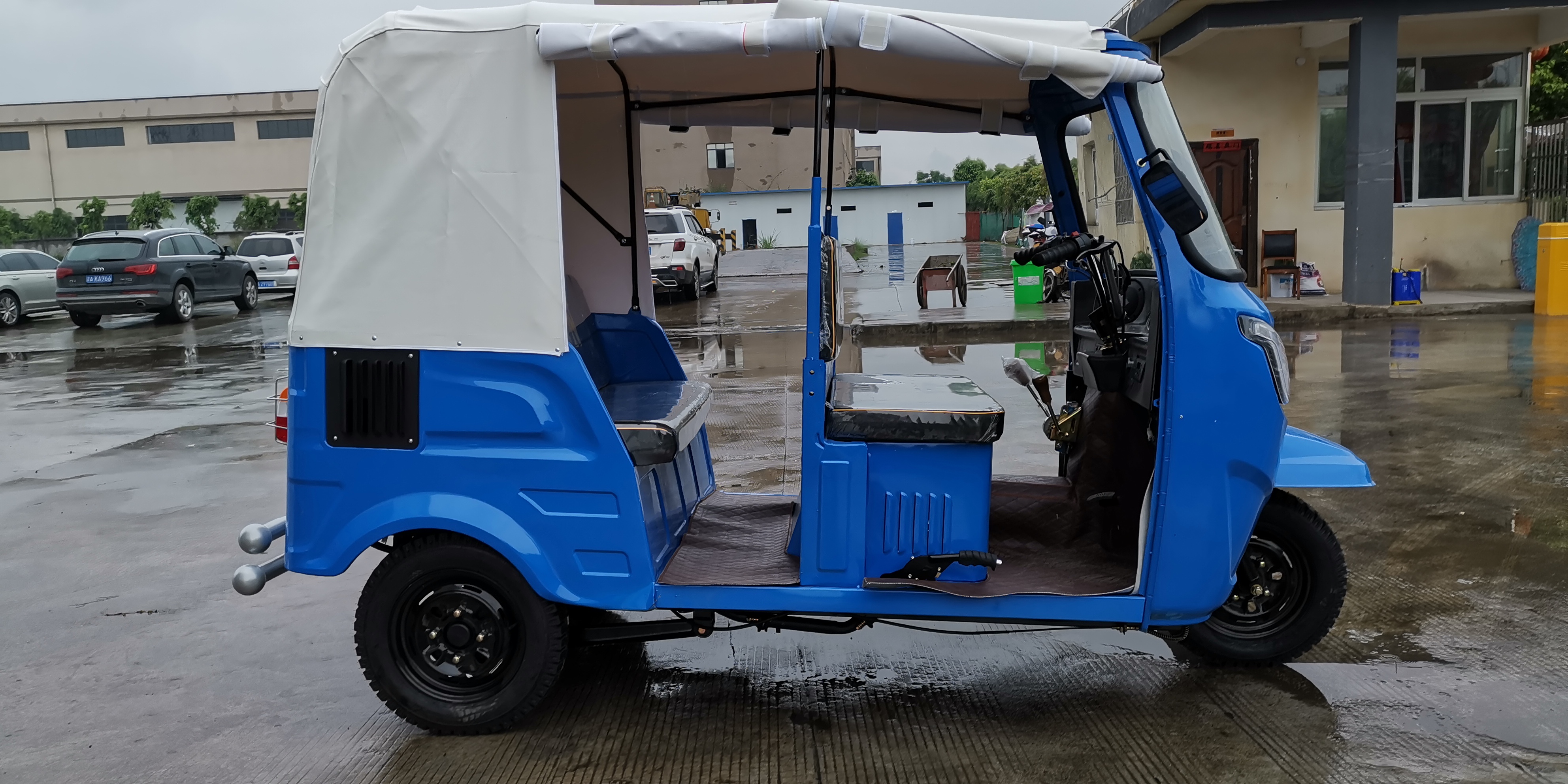 巴贾杰三轮车tuktuk,出租车,摩托车,汽车人力车价格