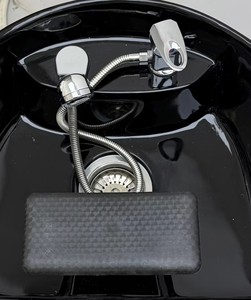 Sillón de Peluquería Eléctrico Moderno con Base Metálica y Lavabo Oculto de Fibra de Vidrio para Salones de Belleza y Barberías - Product Image 6