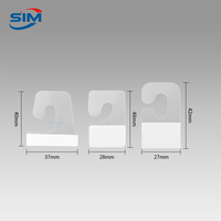 Attaches suspendues en PVC imperméable avec trou Euro pour l'affichage de la papeterie et l'accrochage d'articles de bureau