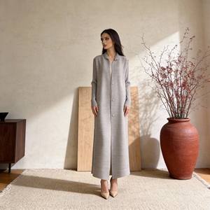 Abaya de luxe plissée imprimée en polyester de qualité supérieure pour femmes musulmanes - Fournisseur en gros de robes modestes sur mesure - Product Image 4