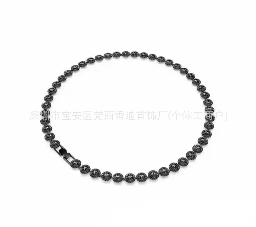 Black crystal roman spear necklace