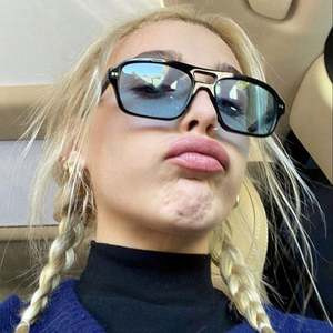 Gafas de Sol Cuadradas con Marco Pequeño Azul Retro de Moda 2022, Gafas de Sol de Piloto con Doble Puente para Mujer - Product Image 2