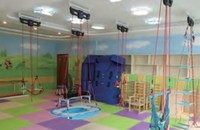 Système de suspension thérapeutique Humaneotec pour la rééducation en physiothérapie des patients adultes victimes d'un AVC, certifié ISO13485, pour l'entraînement de la marche