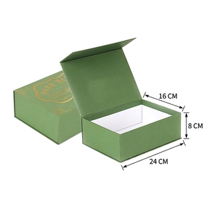 Scatola Regalo Natalizia Personalizzata Verde Salvia con Lamina Dorata, Confezione di Lusso in Cartone Rigido per Boutique - Product Image 3