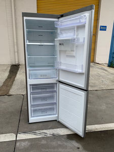 Réfrigérateur <span class=keywords><strong>Samsung</strong></span> à double porte <span class=keywords><strong>couleur</strong></span> argent 330L avec distributeur d'eau, congélateur bas, maintien au frais, refroidissement par air, garantie - Product Image 3