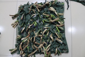 <span class=keywords><strong>Filet</strong></span> <span class=keywords><strong>de</strong></span> <span class=keywords><strong>camouflage</strong></span> 3D à franges motif forêt pour la chasse et la protection anti-photographie aérienne - Product Image 3