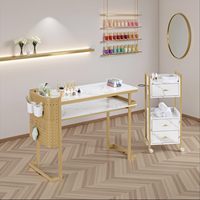 Table de manucure professionnelle avec panneau perforé, plateau en bois, cadre doré, prises intégrées et ports USB, style moderne Mall Guard