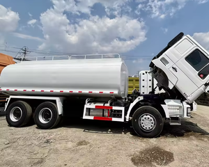 Autocisterna di Seconda Mano con Telaio Sinotruck HOWO per Carichi Pesanti, con Eccellenti Prestazioni di Tenuta - Product Image 2