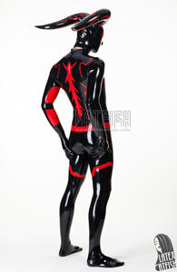 Disfraz <span class=keywords><strong>de</strong></span> <span class=keywords><strong>Látex</strong></span> Negro con Cuernos Inflables 'Cernunnos' y Pechos para Hombre, con Capucha y Guantes con Ribete Rojo - Product Image 4
