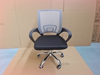 Chaise de bureau pivotante inclinable et réglable avec dossier en maille intégrale et roulettes pour la formation