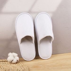 공장 핫 세일 흰색 슬리퍼 사용자 정의 로고 자수 로고 폐쇄 발가락 와플 일회용 호텔 슬리퍼 - Product Image 5