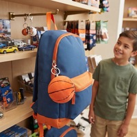 Porte-clés en peluche personnalisé en forme de ballon de basket, jouet en peluche avec rembourrage en polyester et coton PP, petit cadeau de basket