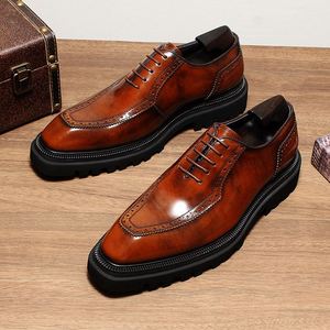 Chaussures de ville décontractées haut de gamme en cuir verni pour hommes - Chaussures Oxford formelles de style britannique à semelle épaisse en cuir pour hommes - Product Image 4