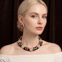 Ensemble de colliers cloutés vintage rétro noir et rouge, best-seller transfrontalier, luxe léger, bijoux haut de gamme de niche