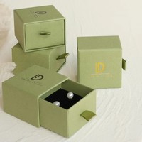 Boîte à montre rectangulaire rigide de luxe personnalisée avec tiroir coulissant, intérieur en velours, matériaux recyclés, finition mate et gaufrage