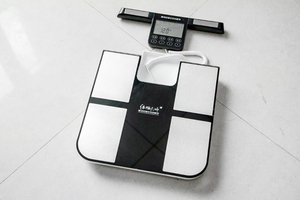 J0402 - Calculadora de Grasa Corporal Profesional Portátil con Impresora - Product Image 2
