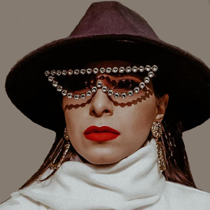 Guvivi tùy chỉnh 2023 phụ nữ của kính mát Thiết kế thời trang Rhinestone Shades với màu xanh trắng vàng PC khung kim cương - Product Image 1